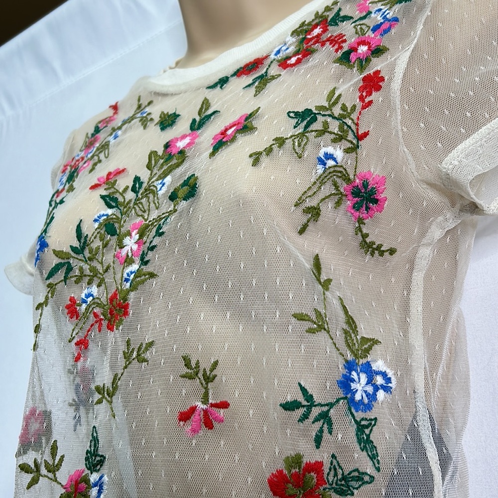 Urban Outfitters mesh floral embroidered crop top - Picture 3 of 5